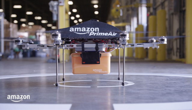 Amazon začne letos v Kalifornii doručovat zásilky pomocí dronů