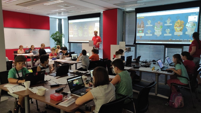 Red Hat pomáhá žákům základních škol objevovat svět open source