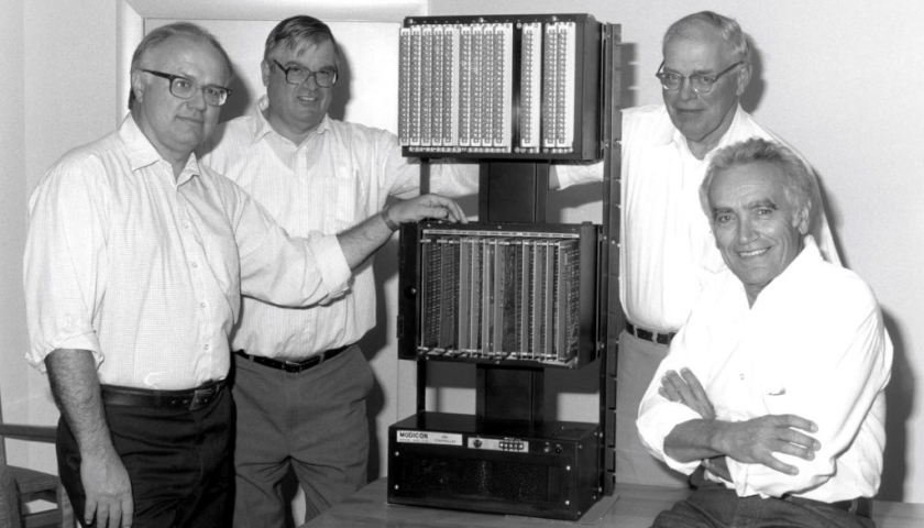 Modicon - první programovatelný automat na světě slaví 55 let