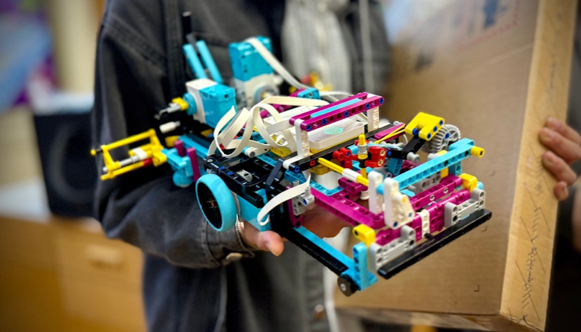 Finále středoškolské Robosoutěže FEL ČVUT vyhrál tým K-2SO z gymnázia Nový PORG v Praze